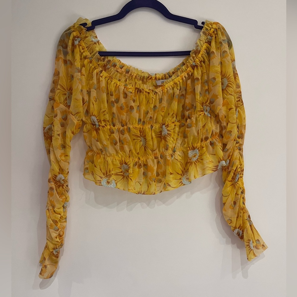 ✨NWT✨Urban Outfitters cropped long sleeve